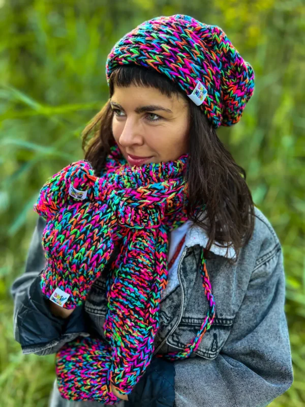 Rękawiczki handmade ze sznureczkiem ,,Czarne kolorki"