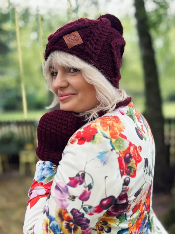 Stylowa czapka z pomponem HERO "Bordo" Stylowa czapka z pomponem HERO "Bordo"