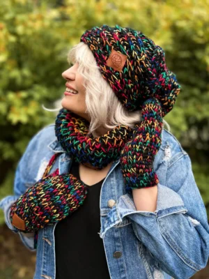 Czapka MERINO 66% nieugniatająca włosów ,,Czarne czerwienie" THIS IS IT