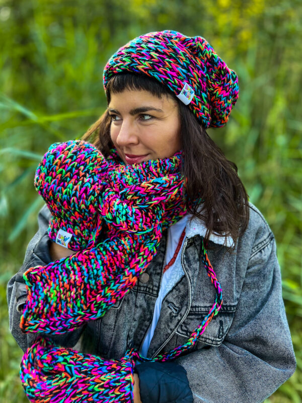Kolorowy SZAL handmade "Czarne kolorki szalik"