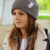 Czapka beanie dla dziecka logo kolorowe "Ciemny beż" Czapka beanie dla dziecka logo kolorowe "Ciemny beż"