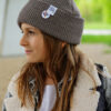 Czapka beanie dla dziecka logo kolorowe "Ciemny beż" Czapka beanie dla dziecka logo kolorowe "Ciemny beż"