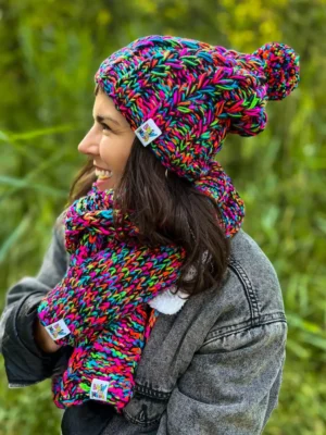 Czapka MERINO 34% ,,Czarne kolorki" SMILE