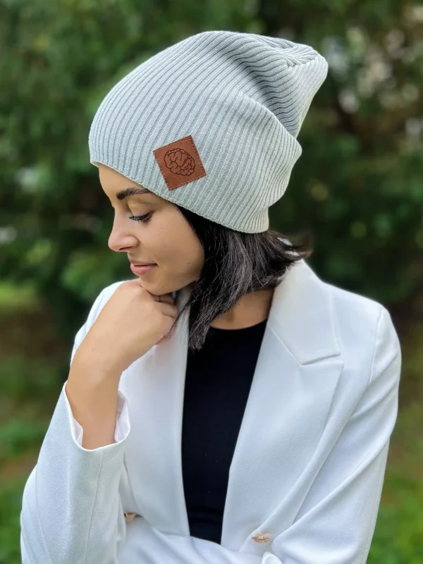 Bawełniana czapka beanie logo ekoskórka "Jasny szary"