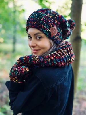 Czapka MERINO 66% ,,Czarne czerwienie" SMILE