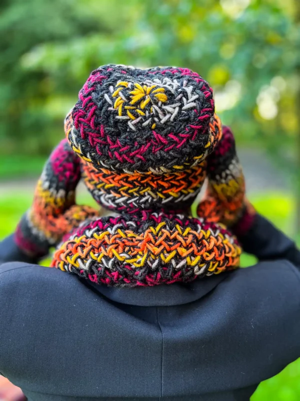 Ciepła czapka MERINO 50% ,,Ciemna jesień" EXPLORER