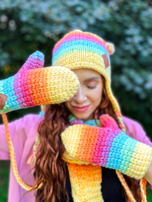 Kolorowe rękawiczki handmade ze sznureczkiem ,,Cieniowane cytrusy"