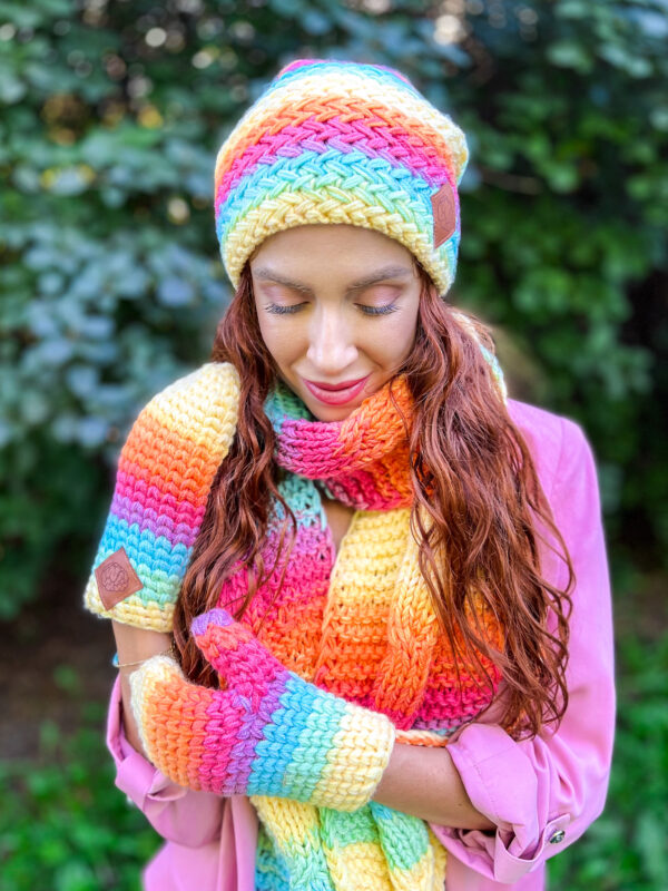 Kolorowe rękawiczki handmade ze sznureczkiem ,,Cieniowane cytrusy"