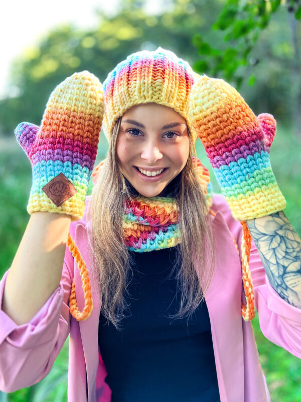 Kolorowe rękawiczki handmade ze sznureczkiem ,,Cieniowane cytrusy"