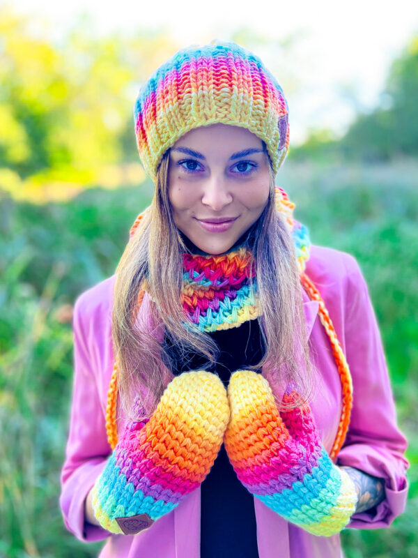 Kolorowe rękawiczki handmade ze sznureczkiem ,,Cieniowane cytrusy"