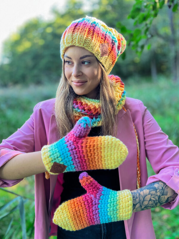 Kolorowe rękawiczki handmade ze sznureczkiem ,,Cieniowane cytrusy"