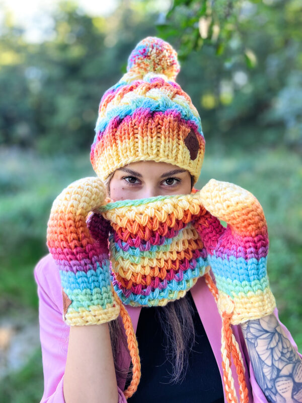 Kolorowe rękawiczki handmade ze sznureczkiem ,,Cieniowane cytrusy"