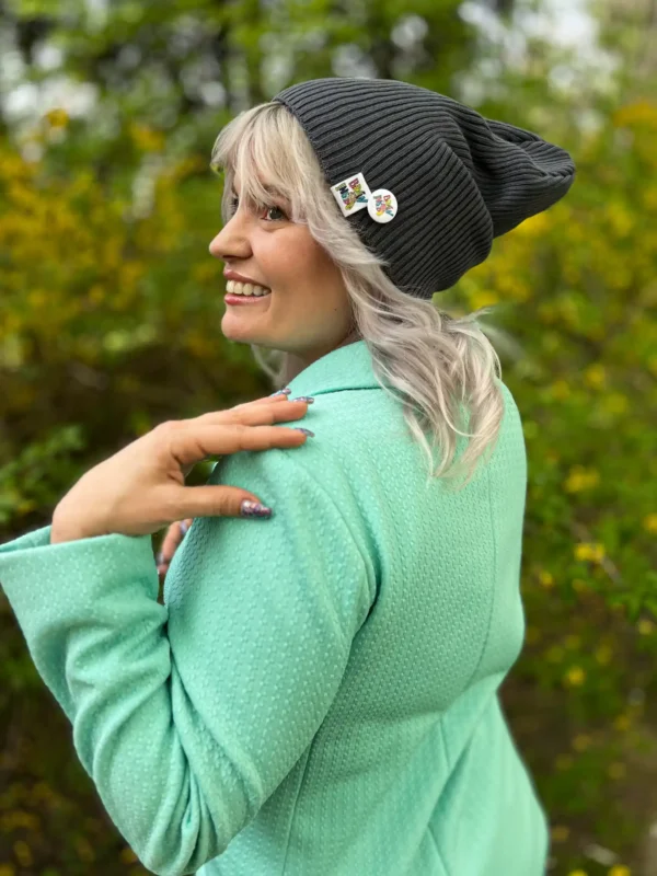 Czapka beanie z bawełny logo kolorowe "Ciemny szary"