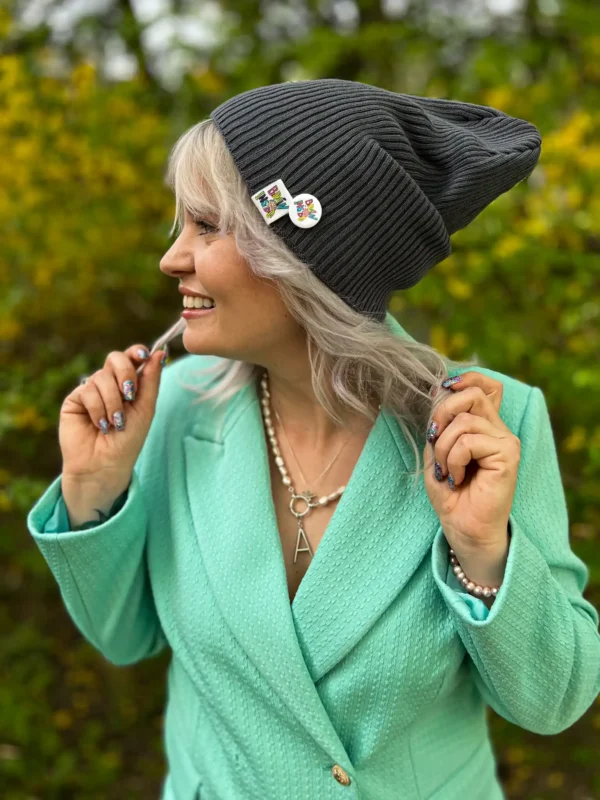 Czapka beanie z bawełny logo kolorowe "Ciemny szary"