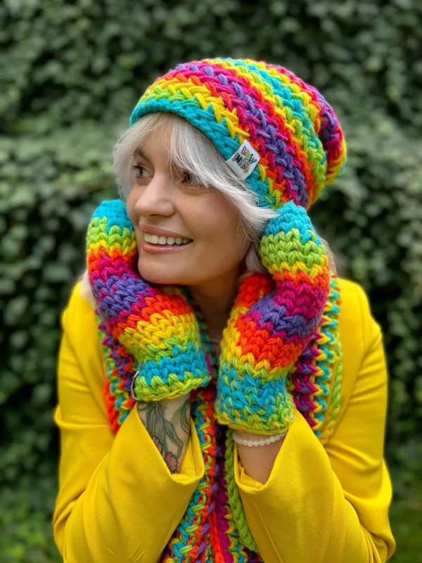 Kolorowe rękawiczki handmade ze sznureczkiem ,,Tęcza"