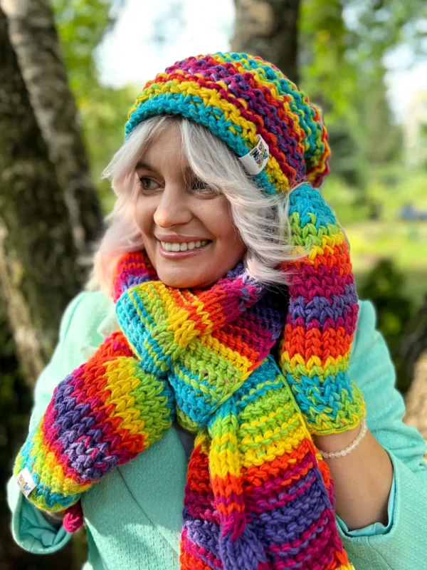 Kolorowe rękawiczki handmade ze sznureczkiem ,,Tęcza"