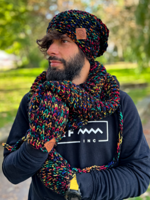 Męska czapka MERINO 66% "Czarne czerwienie" NEVERLAND