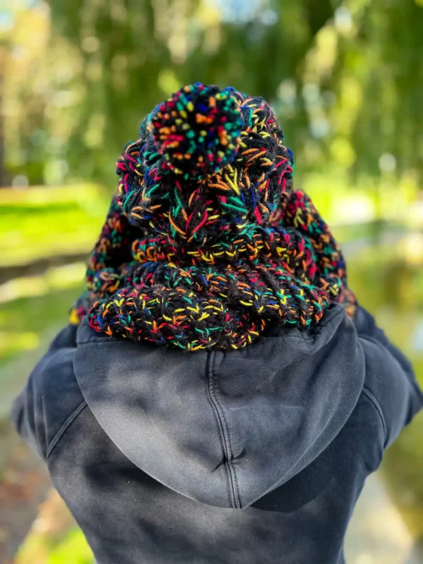 Męska czapka MERINO 66% "Czarne czerwienie" SMILE