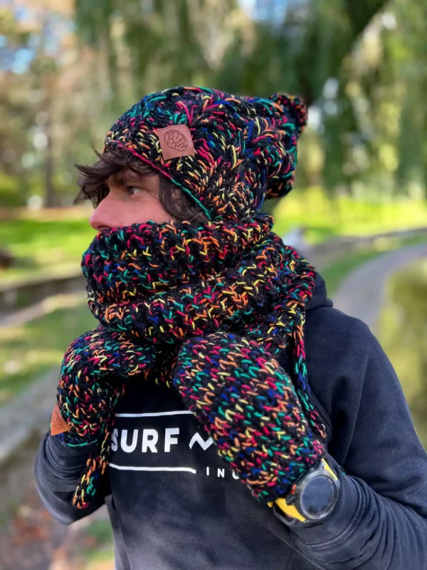 Męska czapka MERINO 66% "Czarne czerwienie" SMILE