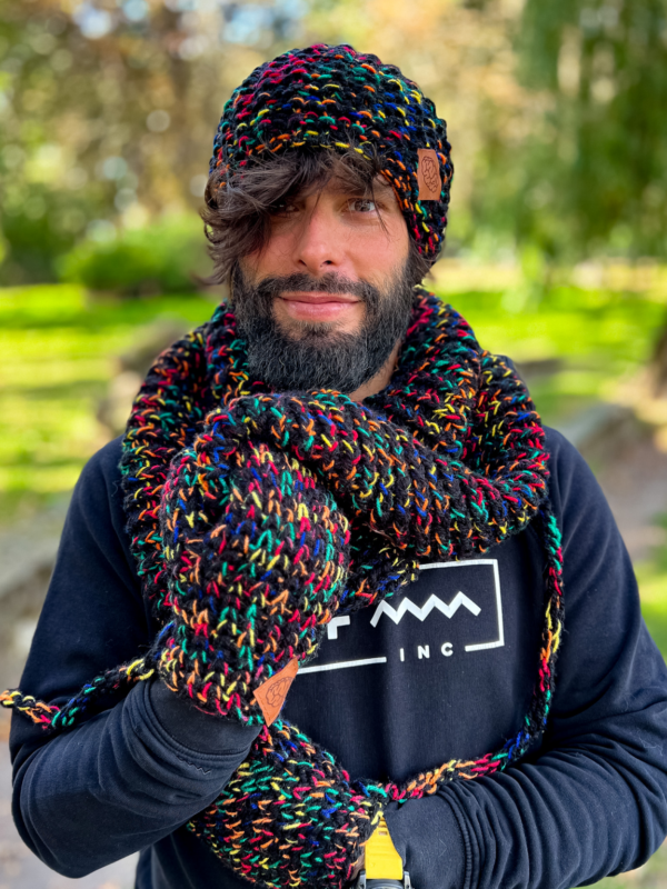Męska czapka MERINO 66% "Czarne czerwienie" SMILE