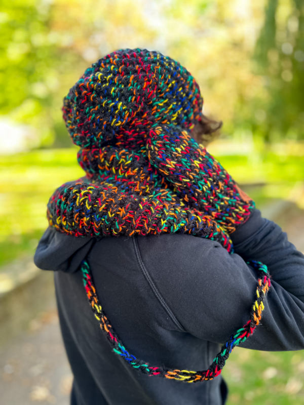 Męska czapka MERINO 66% "Czarne czerwienie" NEVERLAND