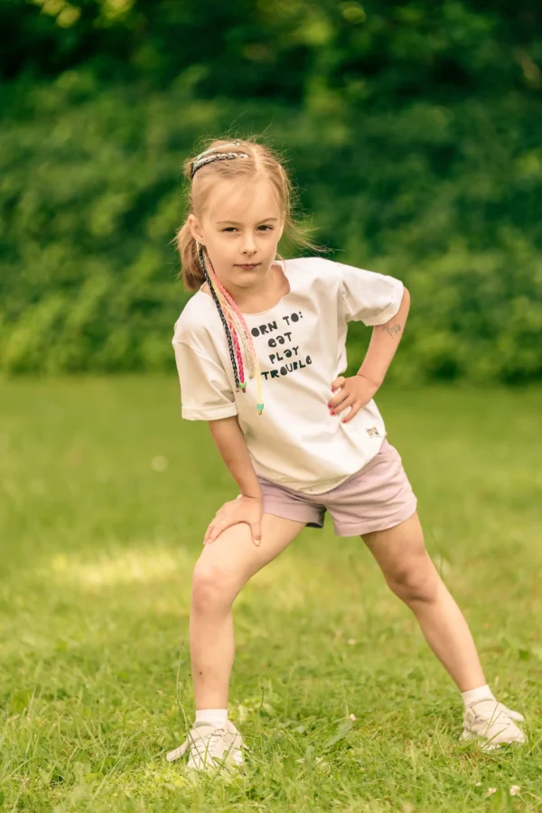 Koszulka dla dziecka biała "Bron to: eat play trouble" Koszulka dla dziecka biała "Bron to: eat play trouble"